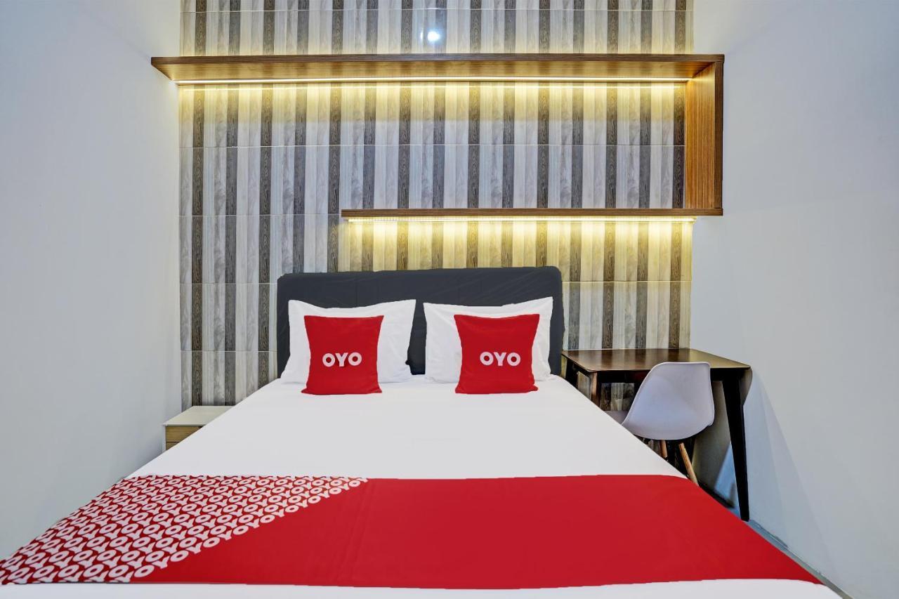 Oyo 92435 Sunlo Cozy Home Family Homestay Syariah 수라바야 외부 사진