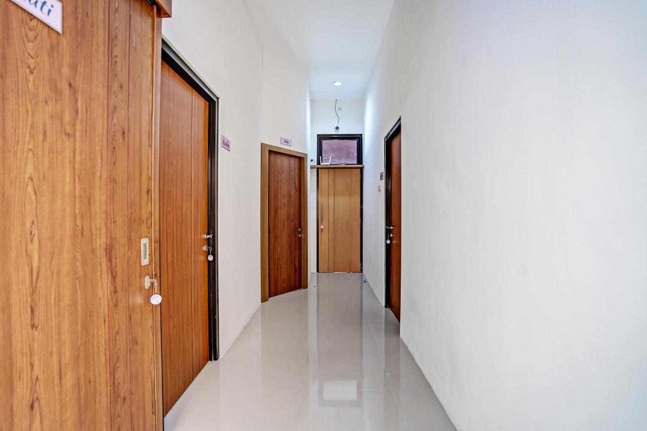 Oyo 92435 Sunlo Cozy Home Family Homestay Syariah 수라바야 외부 사진