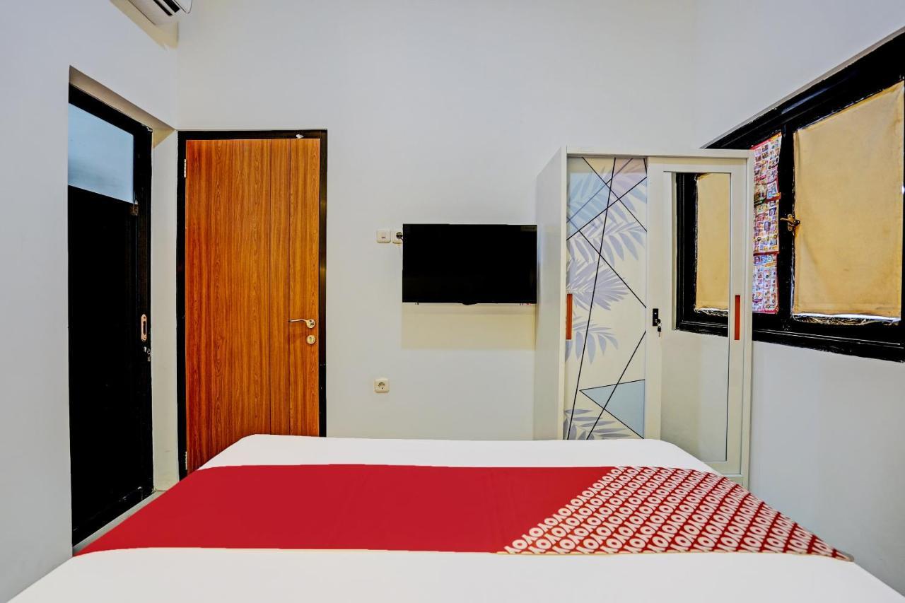 Oyo 92435 Sunlo Cozy Home Family Homestay Syariah 수라바야 외부 사진