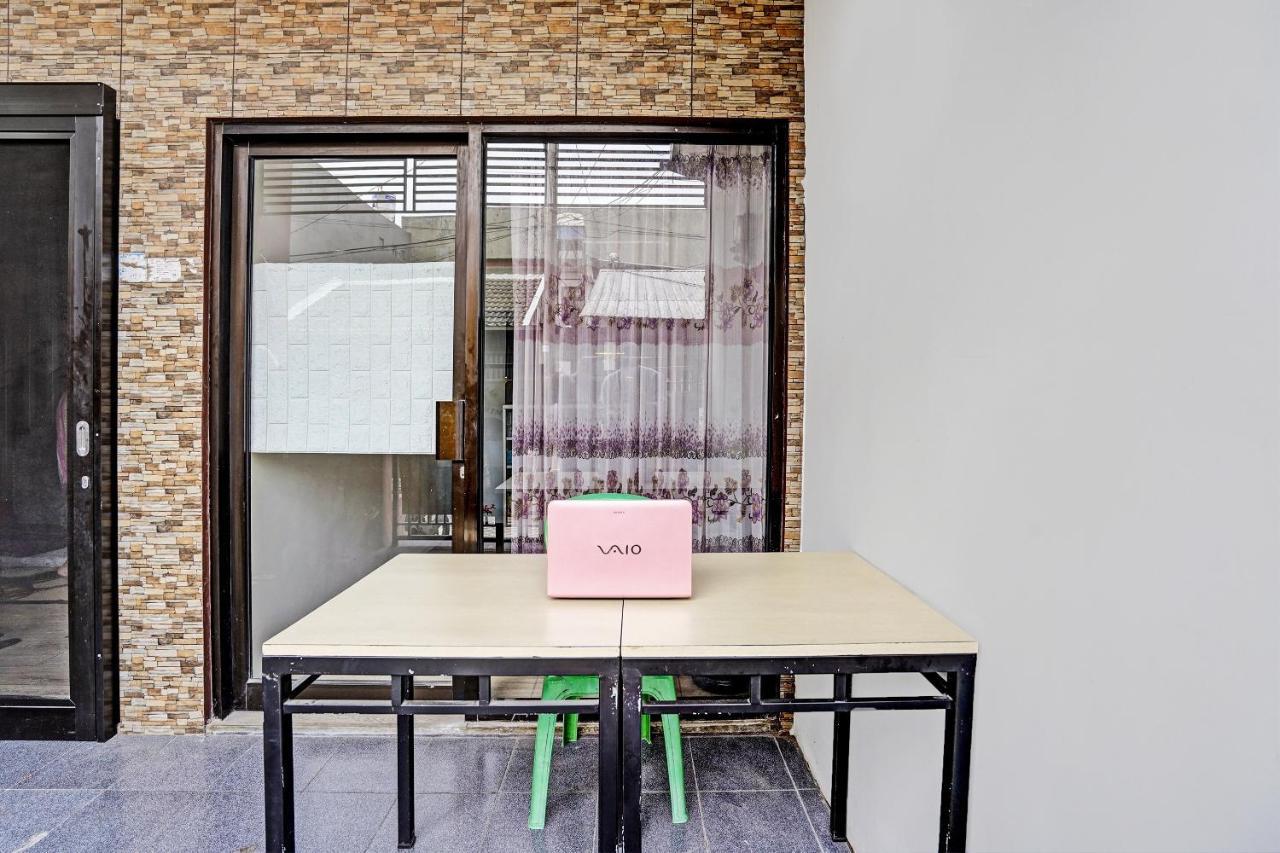 Oyo 92435 Sunlo Cozy Home Family Homestay Syariah 수라바야 외부 사진