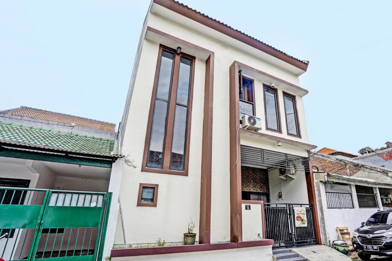 Oyo 92435 Sunlo Cozy Home Family Homestay Syariah 수라바야 외부 사진